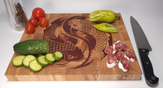 Prkénko yin yang ryby - příčné vykládané (inlaid end grain) jasan padouk 35x28x3cm